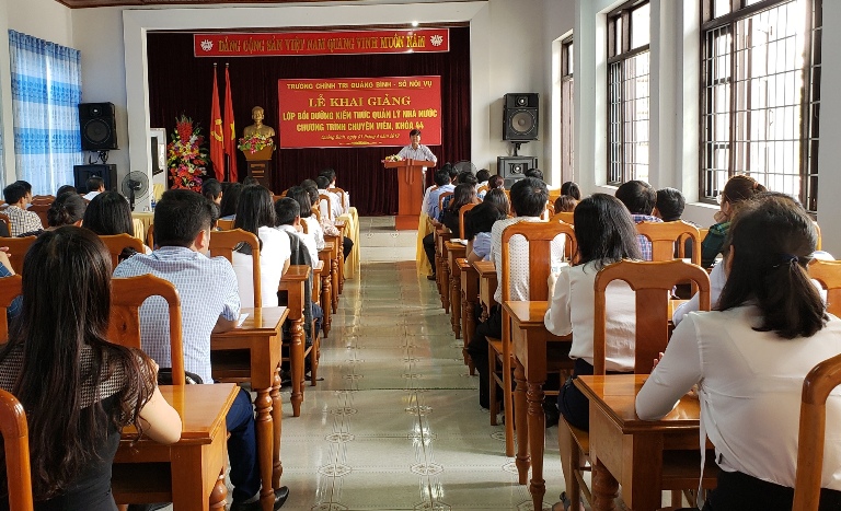 Toàn cảnh buổi lễ khai giảng.