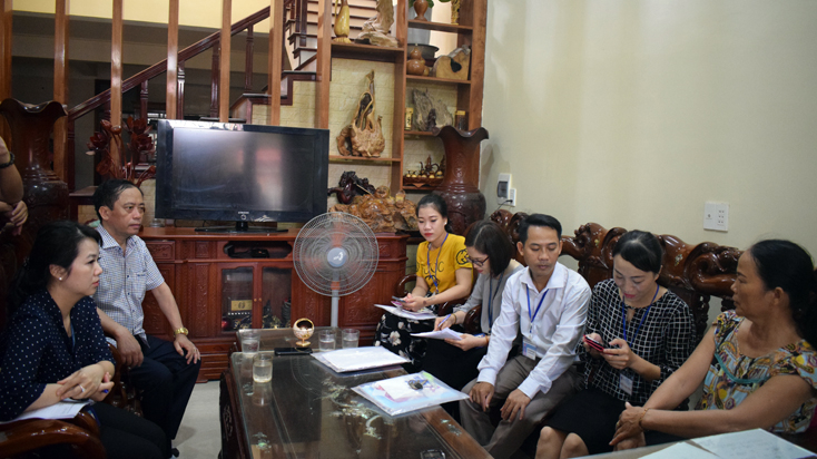  Các điều tra viên phường Bắc Lý (TP. Đồng Hới) triển khai hực hiện điều tra thử dưới sự giám sát của BCĐ Tổng điều tra Trung ương và cấp tỉnh