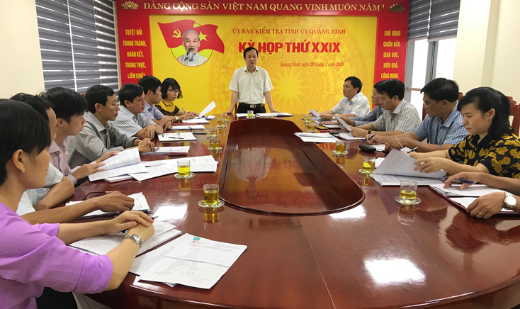 Đồng chí Đinh Công Hải, Ủy viên Ban Thường vụ Tỉnh ủy, Chủ nhiệm Ủy ban Kiểm tra Tỉnh ủy chủ trì phiên họp