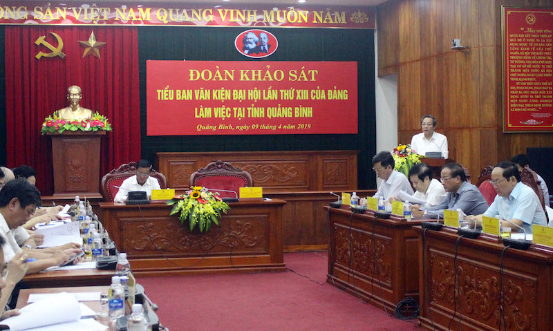 Đồng chí  Bí thư Tỉnh uỷ, Hoàng Đăng Quangtrình bày nội dung báo cáo tại buổi làm việc. việc