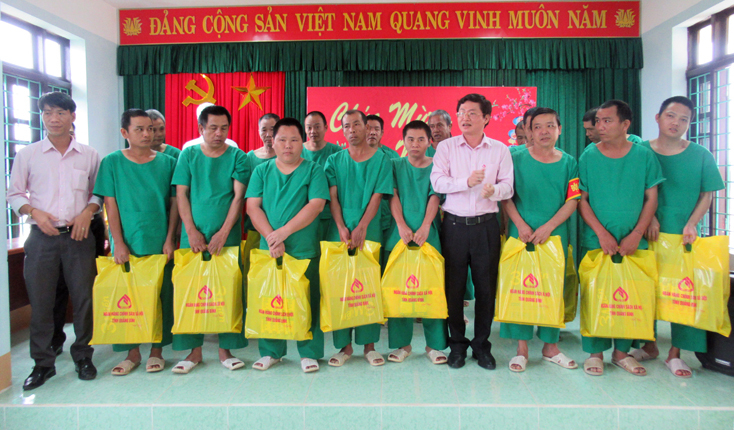 Nhiều đơn vị, nhà hảo tâm chia sẻ khó khăn với các đối tượng tại Trung tâm Chăm sóc và Phục hồi chức năng cho người tâm thần.