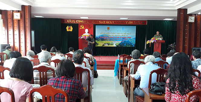 Các đại biểu và tác giả tham dự lễ bế mạc trại viết