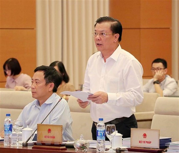 Bao dam thi truong chung khoan phat trien on dinh, ben vung, an toan hinh anh 1Bộ trưởng Bộ Tài chính Đinh Tiến Dũng phát biểu. (Ảnh: Văn Điệp/TTXVN)