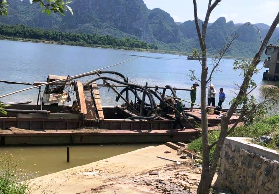  Chiếc thuyền hút cát phát hiện ra sọ người