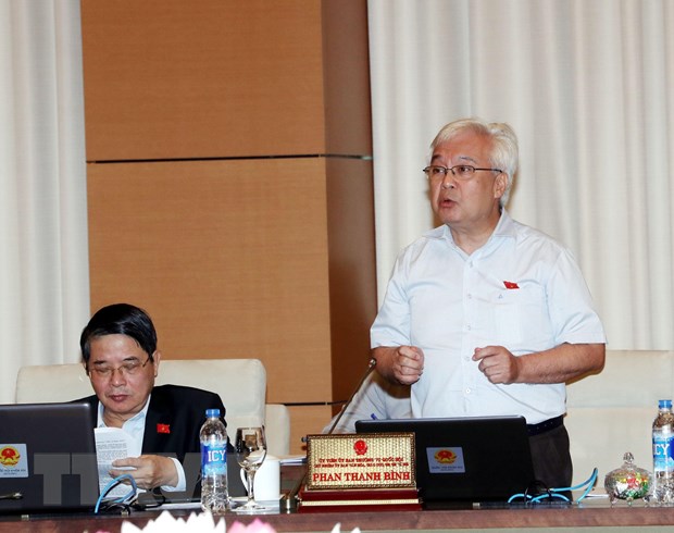 Ban khoan viec giam so Pho Chu tich HDND cap tinh, huyen hinh anh 2Chủ nhiệm Ủy ban Văn hóa, Giáo dục, Thanh niên, Thiếu niên và Nhi đồng của Quốc hội Phan Thanh Bình phát biểu. (Ảnh: Trọng Đức/TTXVN)