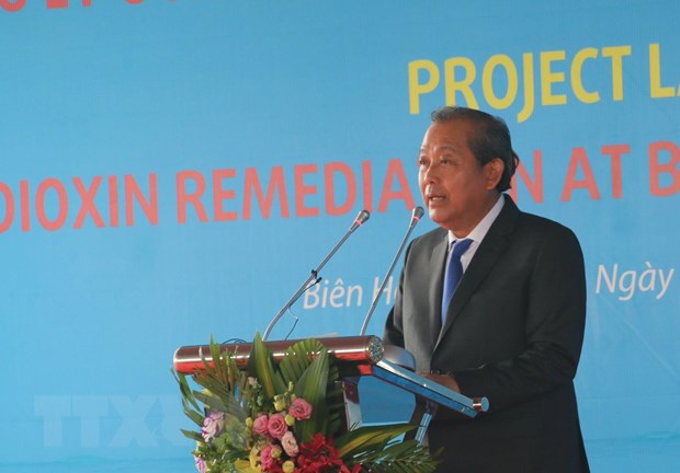 Pho Thu tuong: Khac phuc hau qua chat doc hoa hoc la nhiem vu cap bach hinh anh 2Phó Thủ tướng Thường trực Trương Hòa Bình phát biểu tại Lễ khởi động Dự án xử lý ô nhiễm dioxin sân bay Biên Hòa. (Ảnh: Sỹ Tuyên/TTXVN)