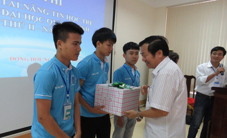 Nhóm 3 game thủ xuất sắc nhất hội thi.