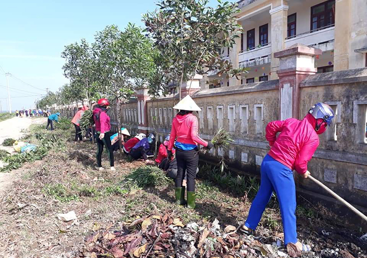Lệ Thủy hiện đang đôn đốc thực hiện xây dựng đoạn đường và vườn hộ kiểu mẫu.
