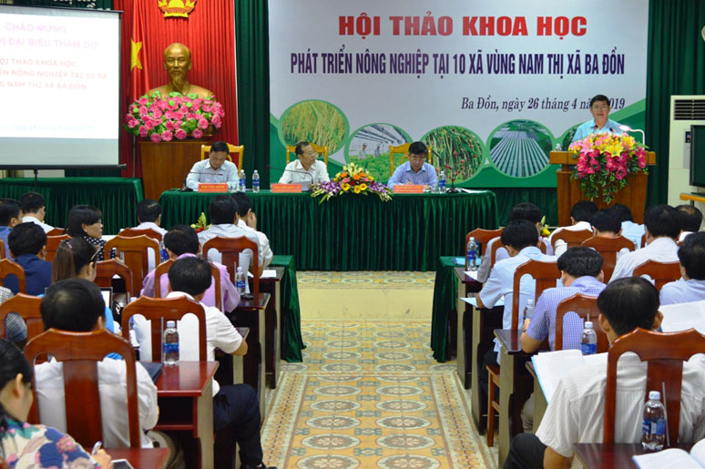Đồng chí Trần Tiến Dũng, TUV, Chủ tịch UBND tỉnh phát biểu chi đạo tại hội thảo.