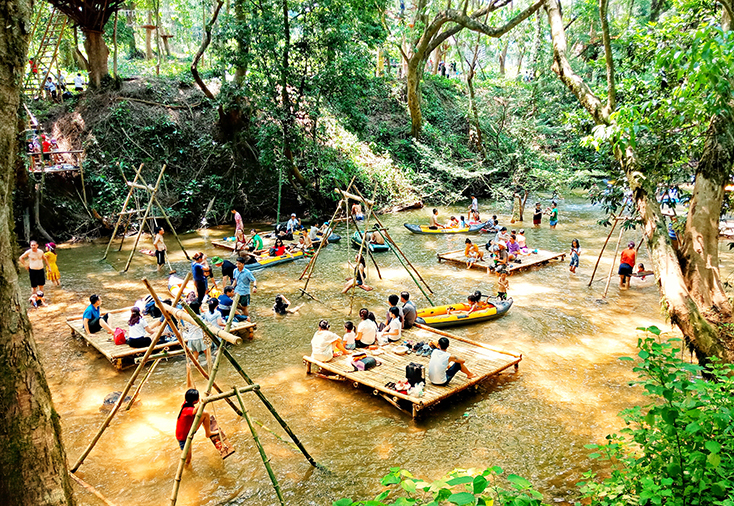 Công viên Ozo đón hơn 2.100 lượt khách đến tham quan.