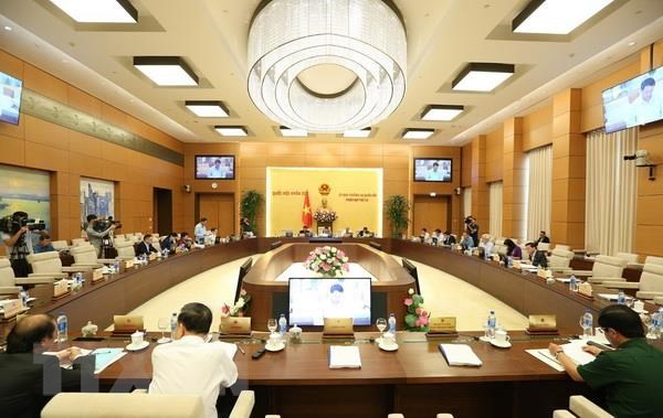 Phiên họp thứ 33 của Ủy ban Thường vụ Quốc hội thảo luận cho ý kiến về dự án Luật Xuất cảnh, nhập cảnh của công dân Việt Nam. (Ảnh: Dương Giang/TTXVN)
