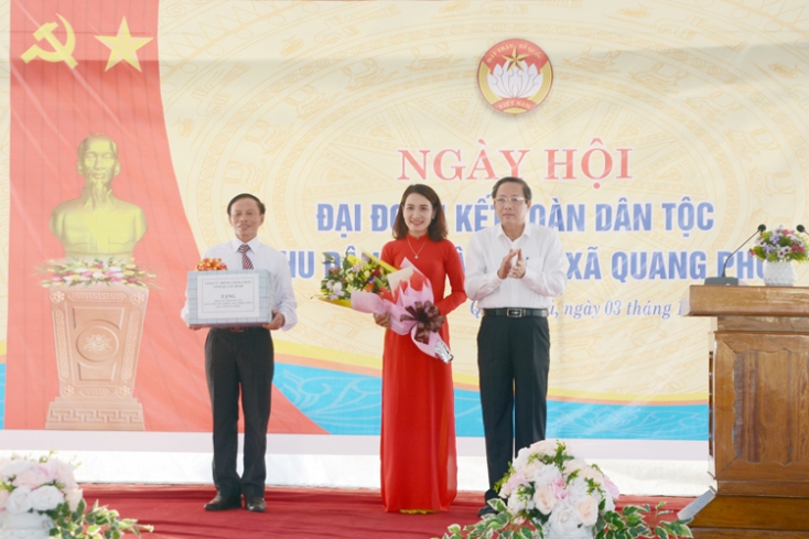 Đồng chí Bí thư Tỉnh ủy Hoàng Đăng Quang tham dự Ngày hội  