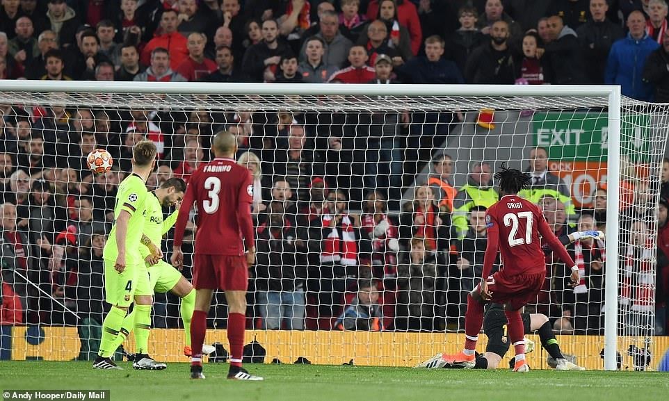   Origi ấn định chiến thắng cho Liverpool.