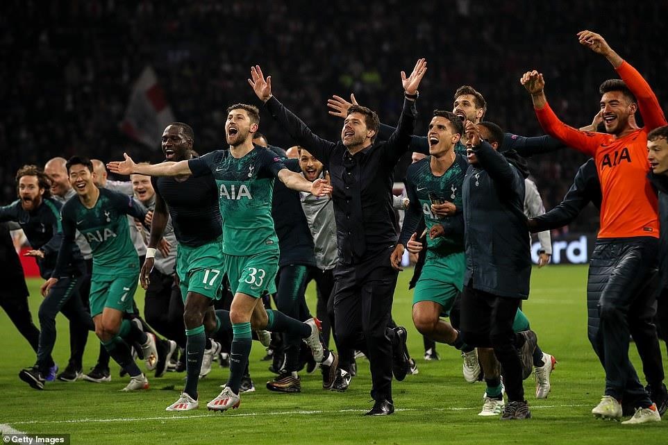  Tottenham vào chung kết sau màn rượt đuổi kịch tính.
