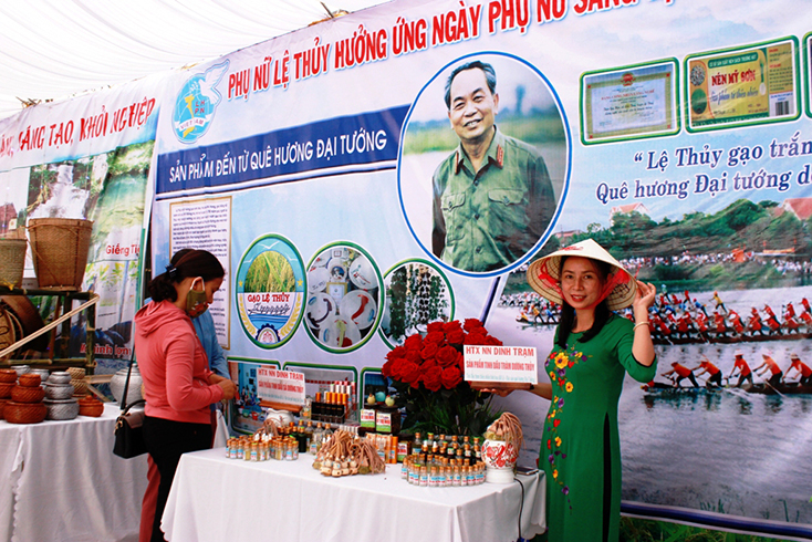 Sản phẩm tinh dầu sả Dương Thủy được trưng bày tại các hội chợ và được nhiều người tin dùng.