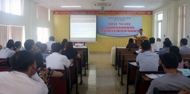 Các CBPC và TMCTXDPL tham dự hội nghị tập huấn.
