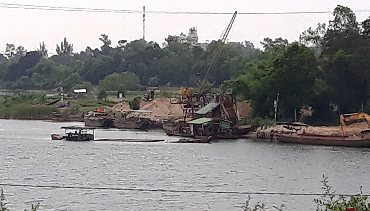 Cần có những giải pháp đồng bộ trong quản lý hoạt động khai thác cát, sỏi lòng sông.