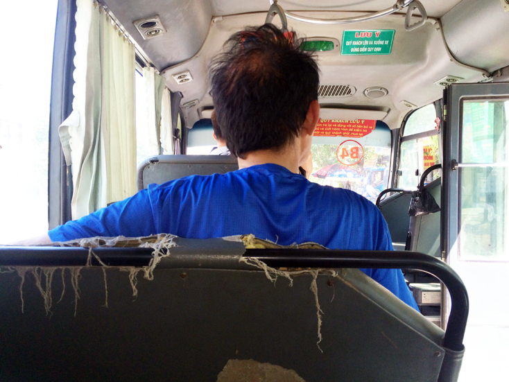 Vỏ bọc nệm ghế rách nát tơ tướp
