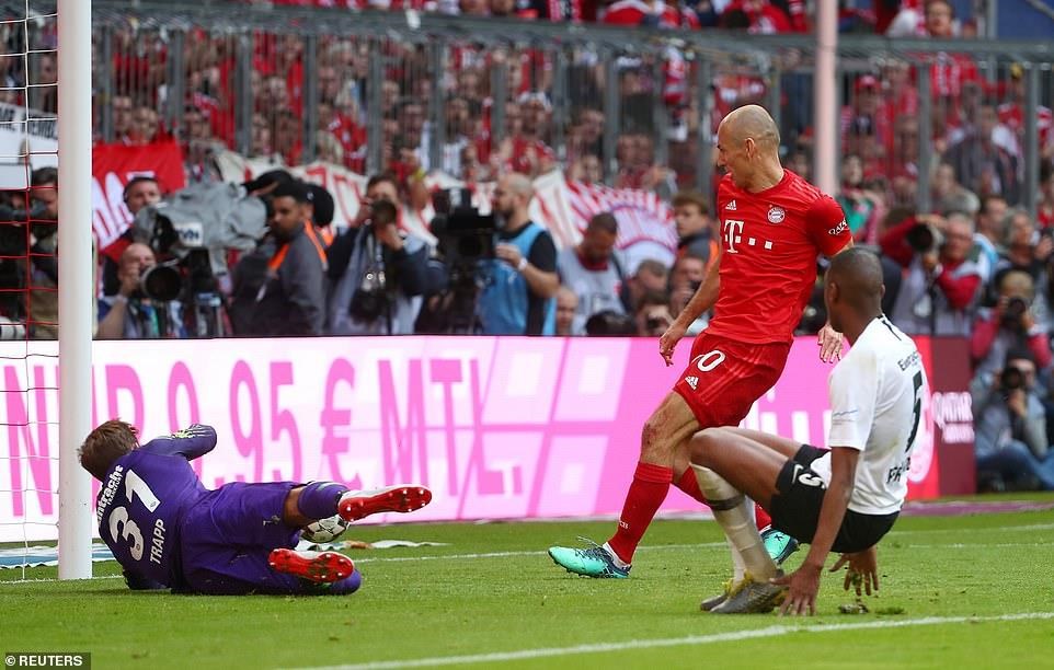  Robben cũng khép lại hành trình cùng Bayern ở Bundesliga bằng 1 pha lập công.