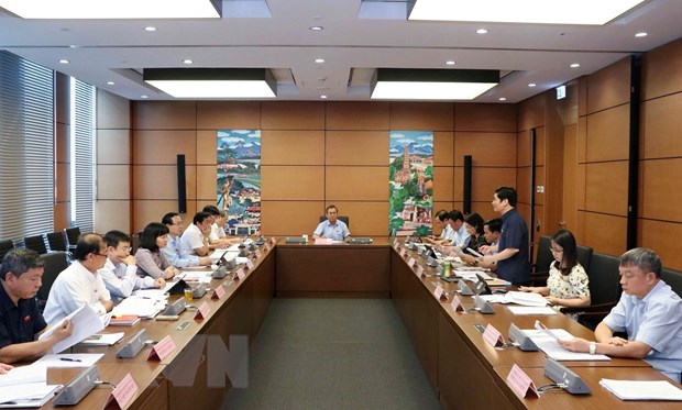 Đại biểu Quốc hội tỉnh Nam Định, Bình Dương, Tiền Giang thảo luận tại tổ. (Ảnh: Văn Điệp/TTXVN)