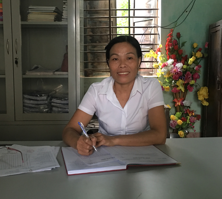 Chị Ngô Thị Huệ là cán bộ tận tình với công tác dân số ở huyện Lệ Thủy.