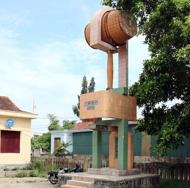 Di tích lịch sử “Tiếng trống Hiển Lộc”.  