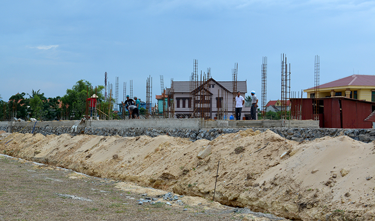 Thanh Trạch đang hoàn thiện sân vận động của xã với mức kinh phí đầu tư 3 tỷ đồng. 