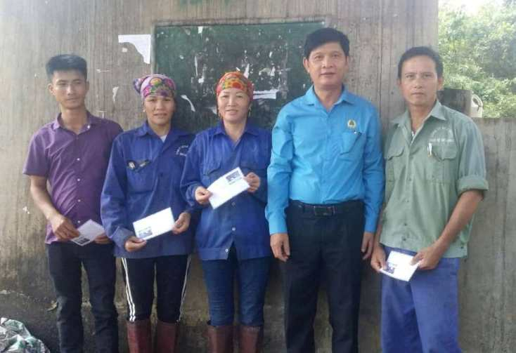 Các cấp công đoàn tổ chức các hoạt động thăm hỏi, tặng quà cho người lao động trong Tháng Công nhân.