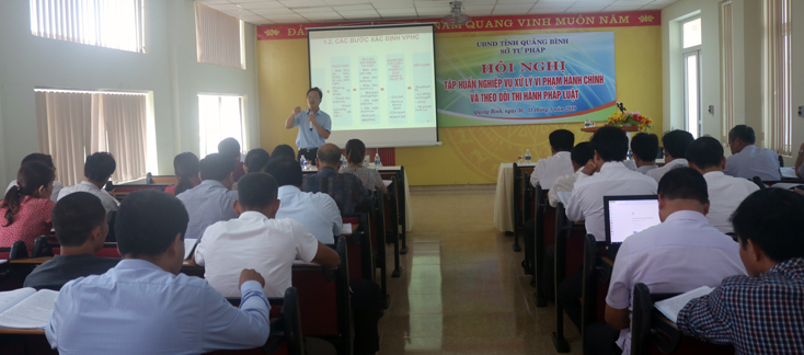 Các học viên tham dự lớp tập huấn.