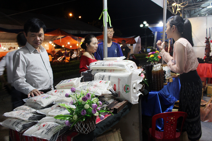 Sản phẩm gạo đến từ nước bạn Lào có chất lượng tốt, mẫu mã đẹp.