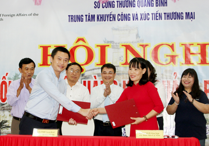 Lễ ký kết biên bản ghi nhớ hợp tác kinh doanh giữa các hợp tác xã, doanh nghiệp với hệ thống siêu thị, nhà phân phối.