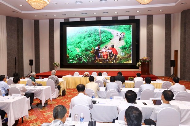 Hội đồng Chung khảo Giải báo chí Quốc gia lần thứ 13 năm 2018 chấm các tác phẩm ở thể loại truyền hình, sáng 31/5. (Ảnh: Minh Quyết/TTXVN)