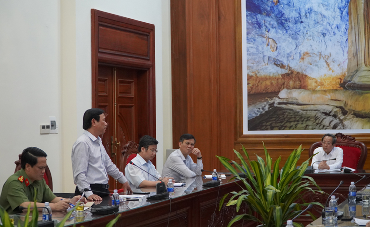 Giám đốc Sở GD-ĐT Đinh Quý Nhân giải trình trước Thường trực Tỉnh ủy về các trường hợp bất thường tại Kỳ thi tuyển sinh vào lớp 10 năm học 2019-2020 vào chiều 4-6-2019.