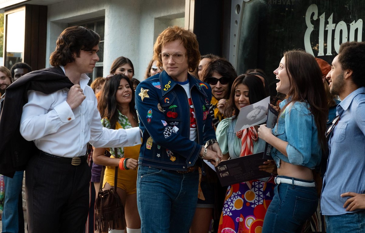 Phim tái hiện sự nghiệp âm nhạc của huyền thoại Elton John. (Ảnh: CJ)
