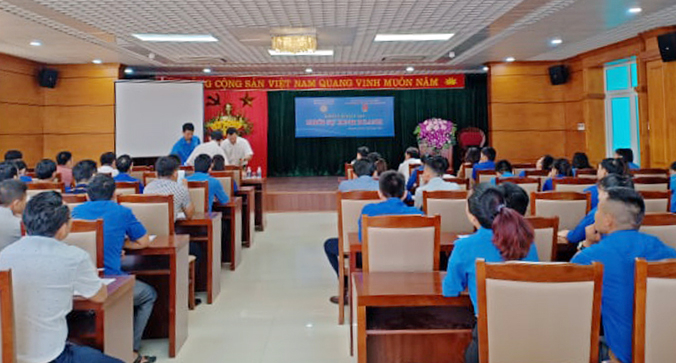 Các thành viên CLB Thanh niên khởi nghiệp được tham gia tập huấn khởi sự doanh nghiệp.