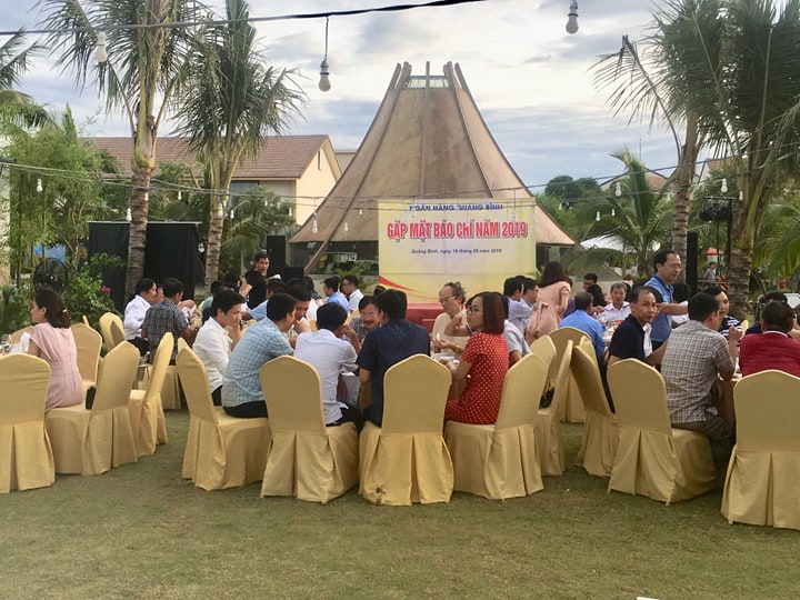 Ngân hàng Nhà nước Việt Nam chi nhánh Quảng Bình tỏ chức gặp gỡ những người làm báo nhân ngày báo chí cách mạng Việt Nam