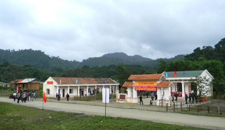 Trạm y tế quân dân y kết hợp được xây dựng khang trang, bảo đảm công tác chăm sóc sức khỏe cho đồng bào DTTS xã Kim Thủy.