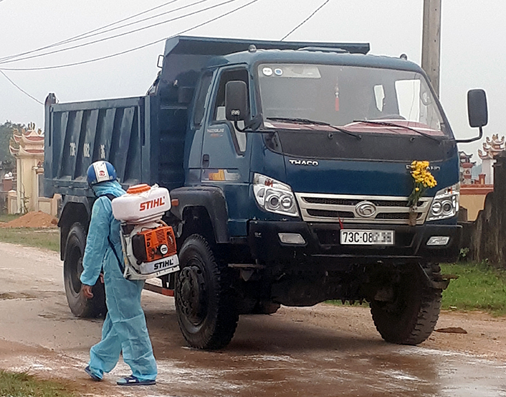 Công tác phun tiêu độc khử trùng được các địa phương trên địa bàn tỉnh thực hiện nghiêm túc, thường xuyên.