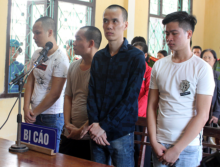 Các bị cáo tại phiên tòa.