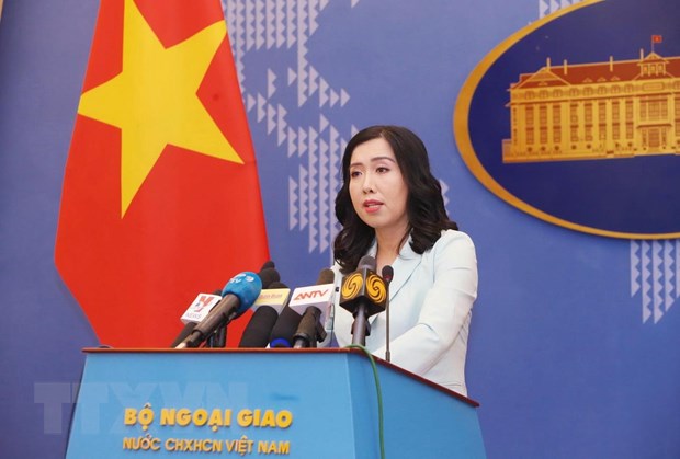 Người phát ngôn Bộ Ngoại giao Lê Thị Thu Hằng trả lời câu hỏi của các phóng viên về những vấn đề được dư luận quan tâm. (Ảnh: Lâm Khánh/TTXVN)