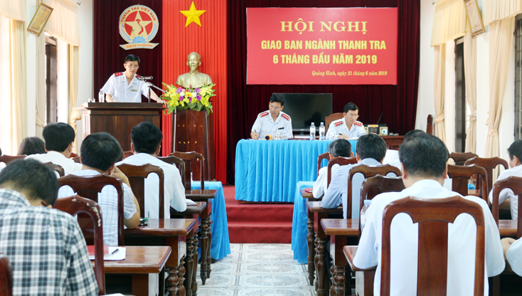 Các đại biểu thảo luận tại buổi giao ban.