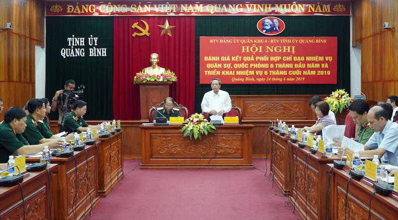 Đồng chí Bí thư Tỉnh ủy phát biểu tại hội nghị
