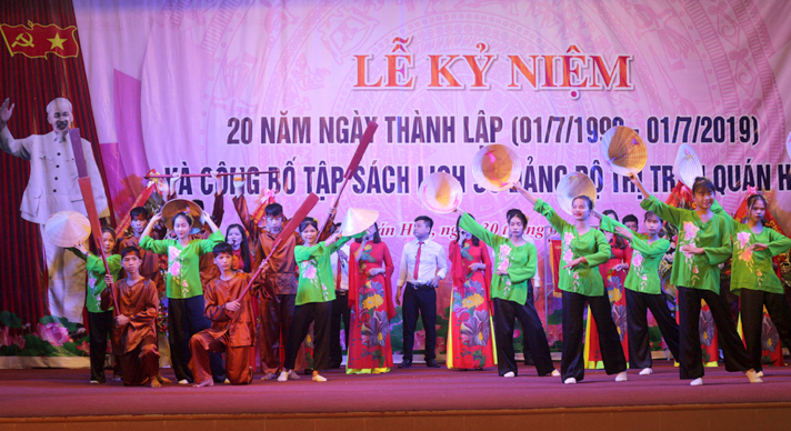 Một tiết mục văn nghệ tại lễ kỷ niệm.