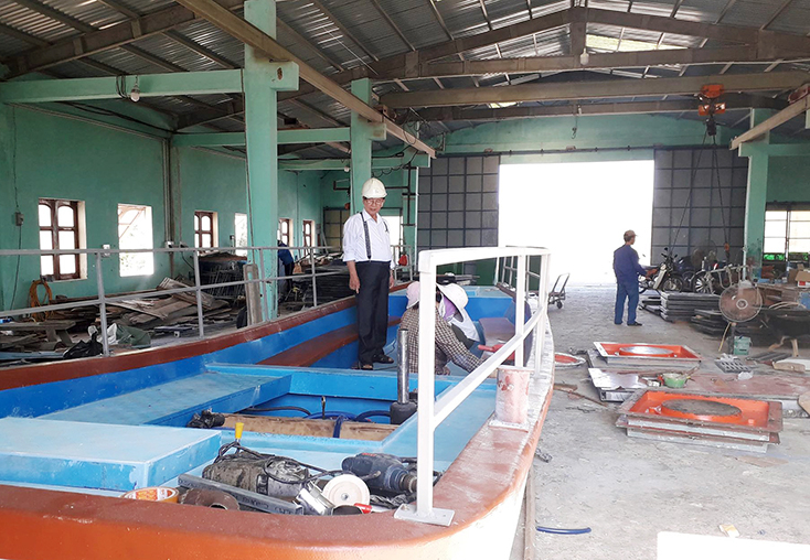 Công ty TNHH sản xuất composite Miền Trung (xã Thanh Trạch) do NCT làm chủ, tạo việc làm thường xuyên cho 50 lao động trên địa bàn.   