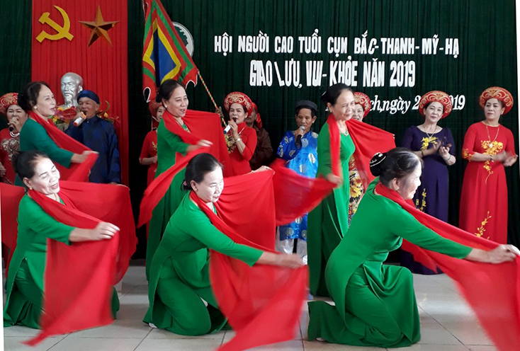  Các bậc cao niên của huyện Bố Trạch luôn say mê với các hoạt động văn hóa-văn nghệ, thể dục-thể thao. 