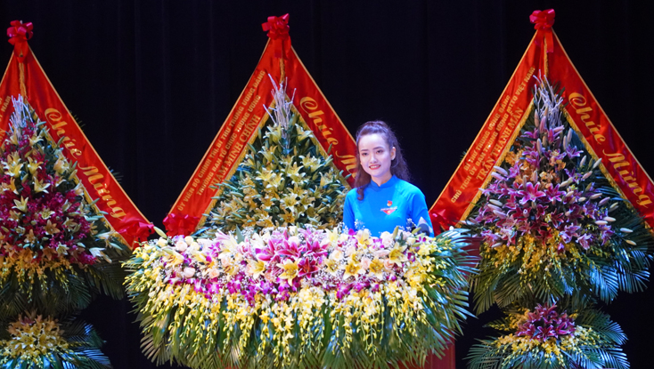 Giảng viên Trường đại học Quảng Bình đại diện thế hệ trẻ nêu quyết tâm xây dựng quê hương Quảng Bình ngày càng phát triển.