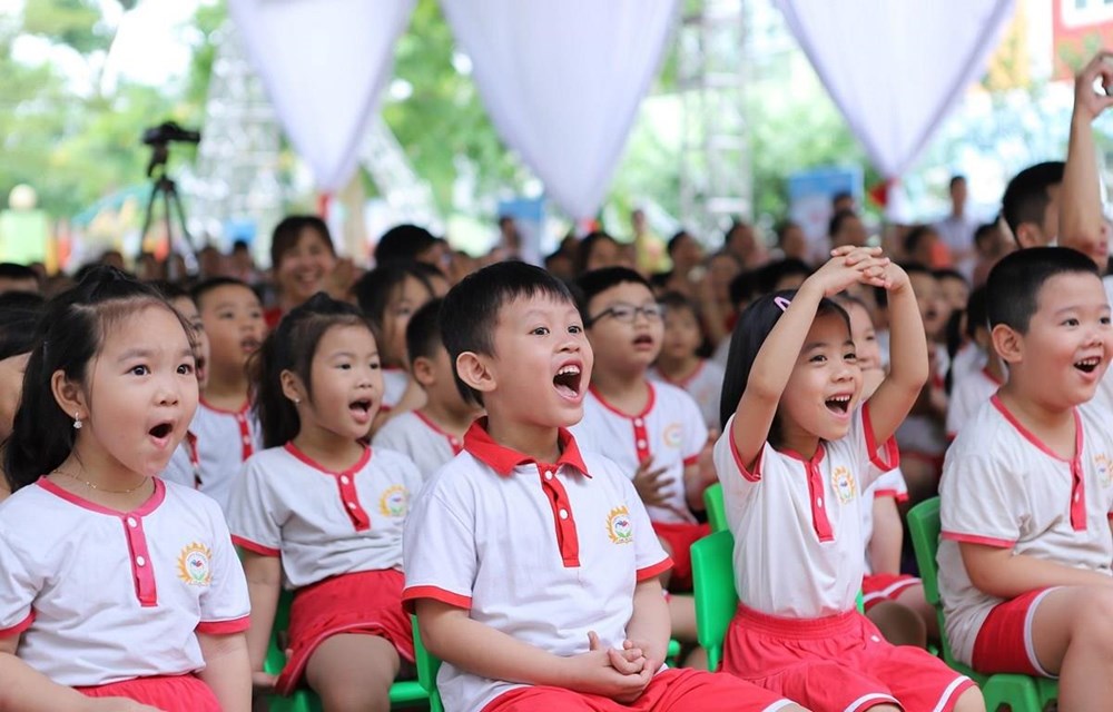  Các em học sinh hào hứng tham gia chương trình Lễ phát động Ngày vi chất dinh dưỡng năm 2019. (Nguồn: Vietnam+)