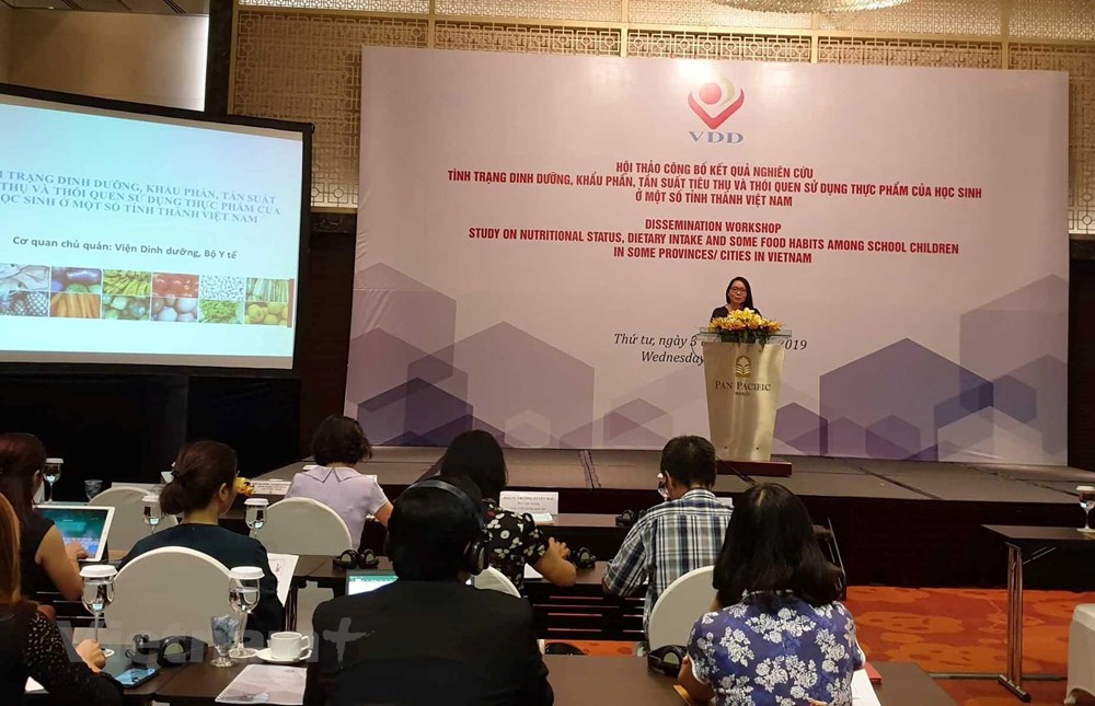   Phó giáo sư Trương Tuyết Mai – Phó Viện trưởng Viện Dinh dưỡng Quốc gia phát biểu tại hội thảo. (Ảnh: PV/Vietnam+)