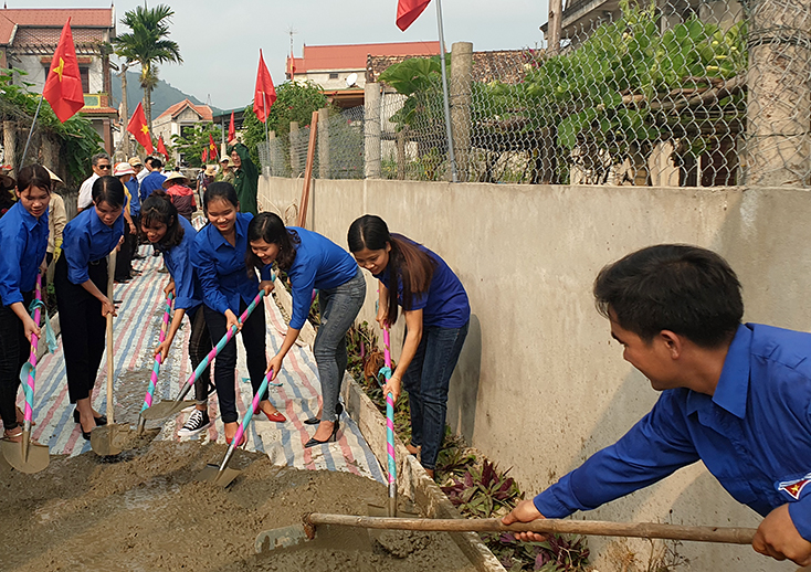 Các tuyến đường ở xã Quảng Thủy được chính quyền, đoàn thể và người dân chung tay xây dựng.