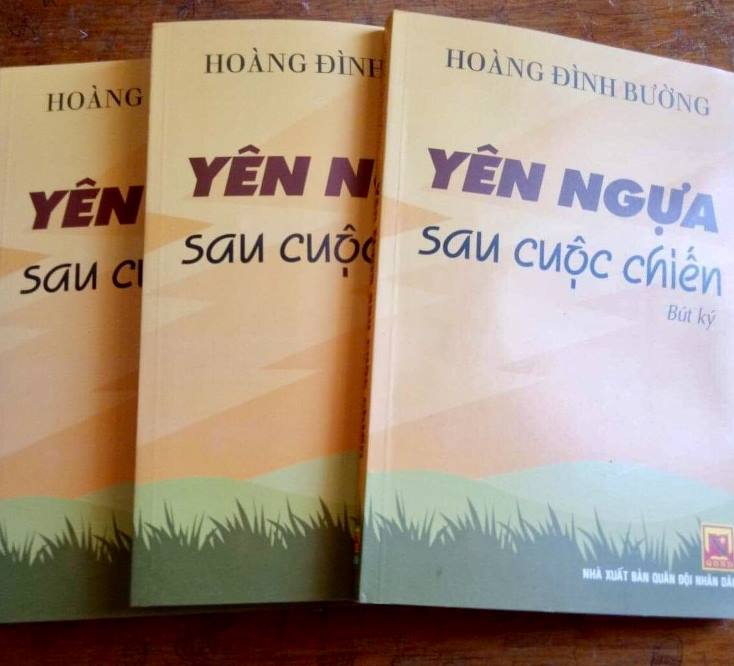 Trang bìa cuốn bút ký  